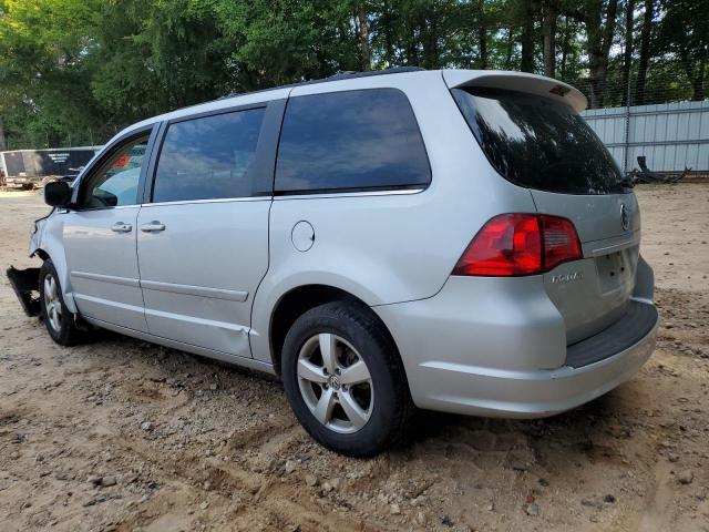 2V8HW341X9R501667 - 2009 VOLKSWAGEN ROUTAN SE SILVER photo 2
