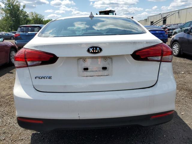 3KPFK4A73HE104072 - 2017 KIA FORTE LX WHITE photo 6