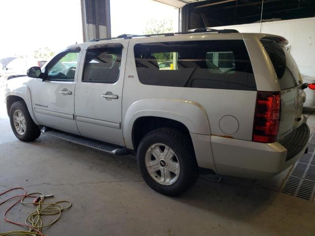 1GNSKJE39BR183688 - 2011 CHEVROLET SUBURBAN K1500 LT SILVER photo 2