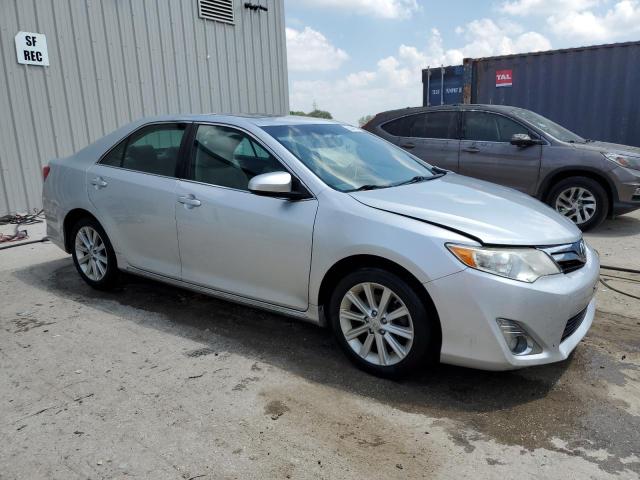 4T4BF1FK6DR311910 - 2013 TOYOTA CAMRY L 银色 照片 4