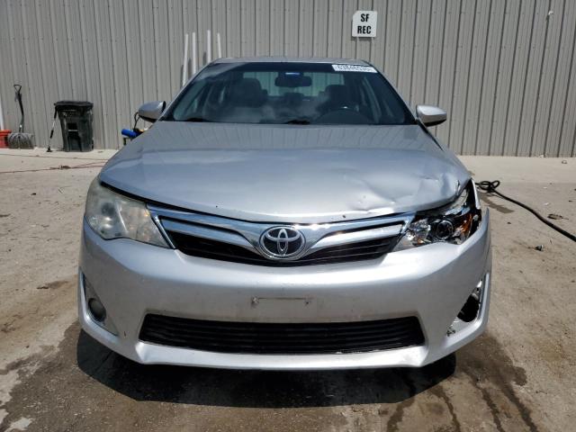 4T4BF1FK6DR311910 - 2013 TOYOTA CAMRY L 银色 照片 5