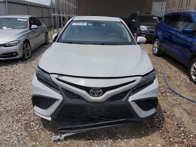 4T1G11AK9PU129404 - 2023 TOYOTA CAMRY SE NIGHT SHADE WHITE photo 5