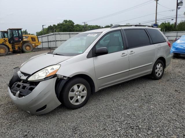 2009 TOYOTA SIENNA CE, 