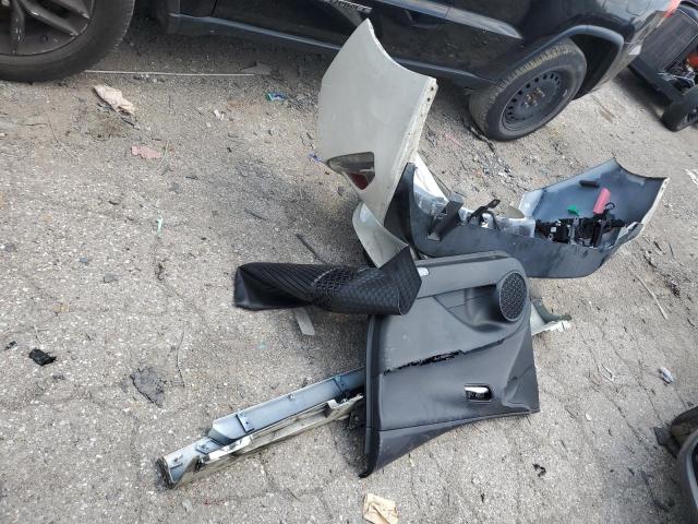 JTDKARFP7J3098961 - 2018 TOYOTA PRIUS PRIM WHITE photo 12