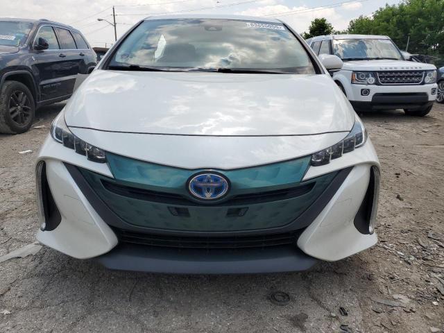 JTDKARFP7J3098961 - 2018 TOYOTA PRIUS PRIM WHITE photo 5