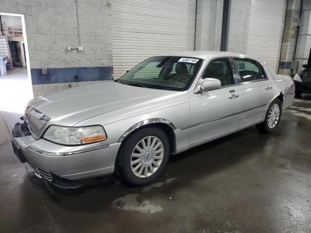 2003 LINCOLN TOWN CAR SIGNATURE, 