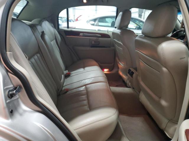 1LNHM82W63Y641033 - 2003 LINCOLN TOWN CAR SIGNATURE فضي صورة 10