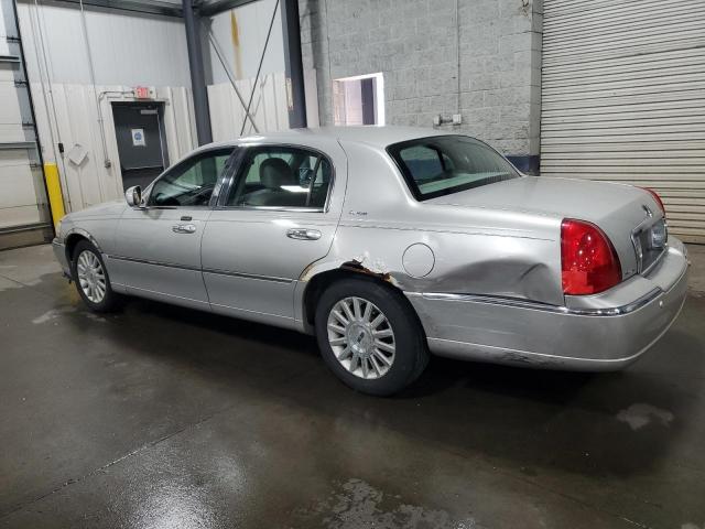 1LNHM82W63Y641033 - 2003 LINCOLN TOWN CAR SIGNATURE فضي صورة 2