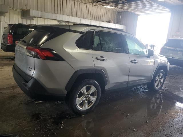 2T3P1RFV0MC190016 - 2021 TOYOTA RAV4 XLE SILVER photo 3