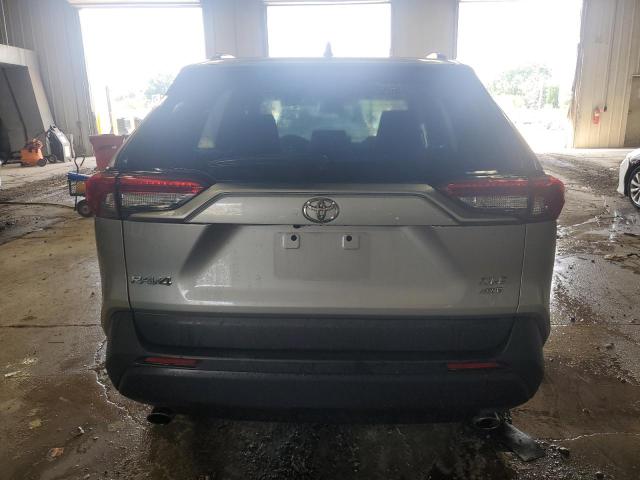2T3P1RFV0MC190016 - 2021 TOYOTA RAV4 XLE SILVER photo 6