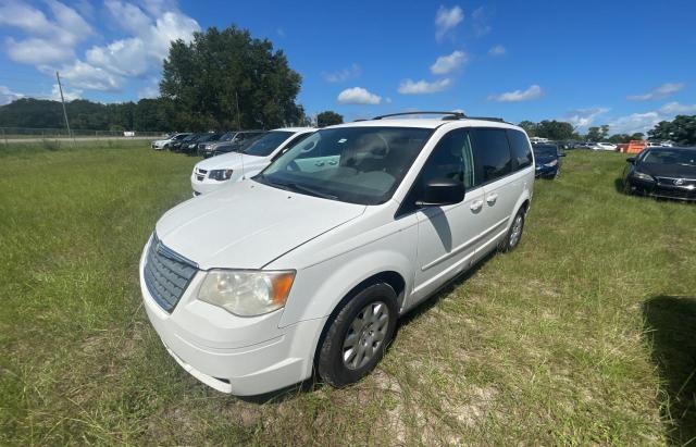 2A4RR4DE7AR161859 - 2010 CHRYSLER TOWN & COU LX WHITE photo 2