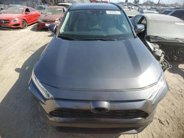 2T3C1RFV7LW058575 - 2020 TOYOTA RAV4 XLE PREMIUM GRAY photo 5