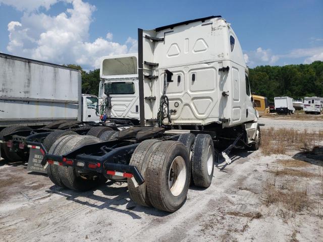 1FUJHHDR5KLKX2073 - 2019 FREIGHTLINER CASCADIA 1 WHITE photo 4