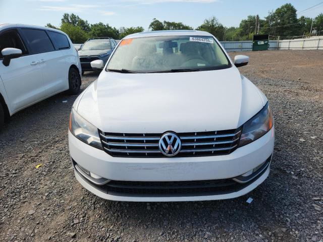 1VWCN7A32DC005895 - 2013 VOLKSWAGEN PASSAT SEL Beyaz fotoğraf 5