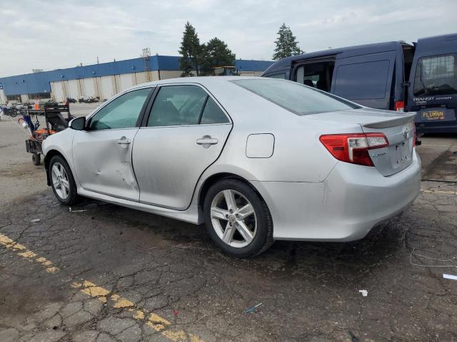 4T1BF1FKXCU176780 - 2012 TOYOTA CAMRY BASE SILVER photo 2