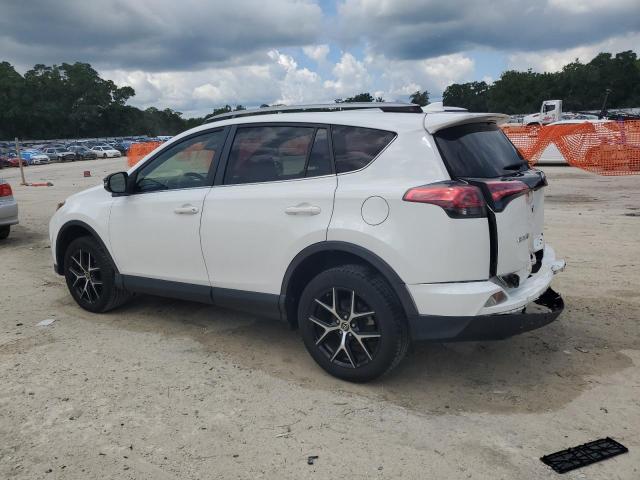 JTMNFREV9JJ176375 - 2018 TOYOTA RAV4 SE أبيض صورة 2