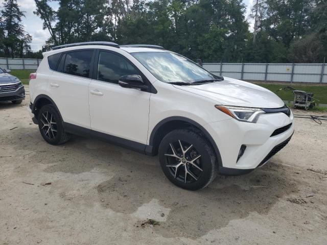 JTMNFREV9JJ176375 - 2018 TOYOTA RAV4 SE أبيض صورة 4