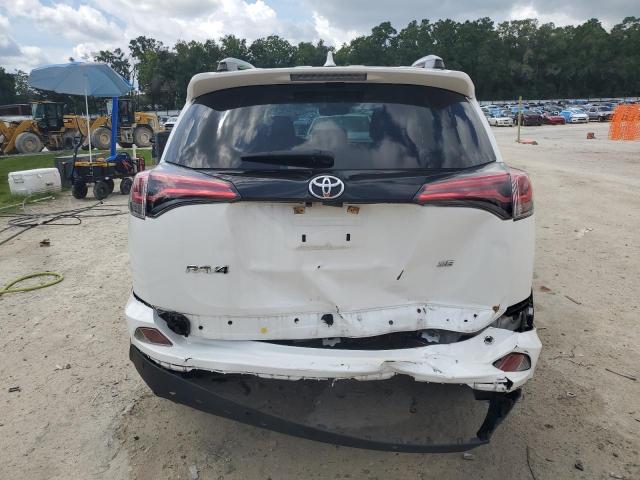 JTMNFREV9JJ176375 - 2018 TOYOTA RAV4 SE أبيض صورة 6