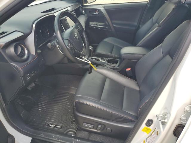 JTMNFREV9JJ176375 - 2018 TOYOTA RAV4 SE أبيض صورة 7