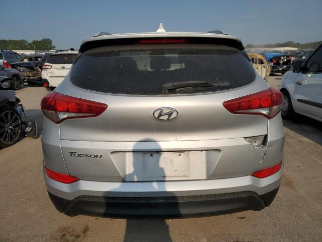 KM8J33A49JU696961 - 2018 HYUNDAI TUCSON SEL SILVER photo 6