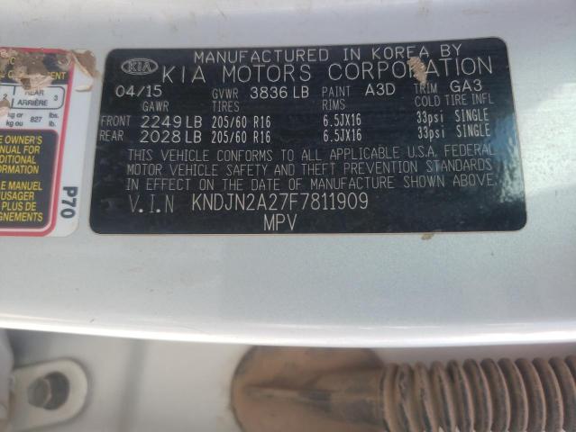 KNDJN2A27F7811909 - 2015 KIA SOUL SILVER photo 12