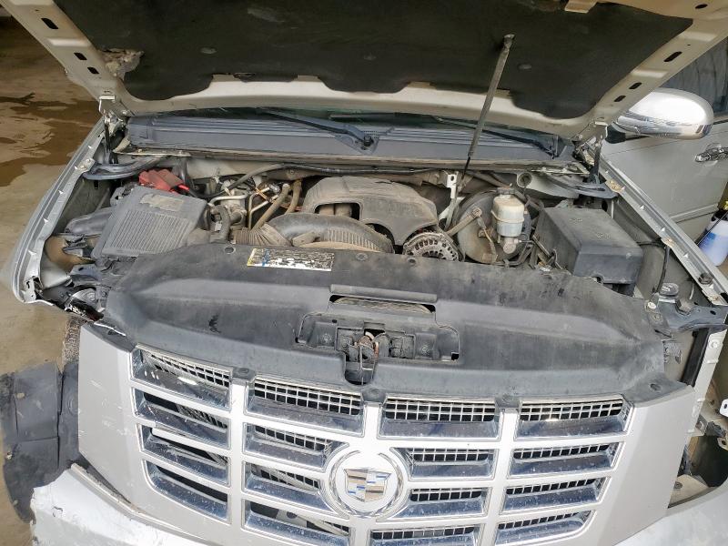 1GYS3JEFXBR134946 - 2011 CADILLAC ESCALADE ESV PREMIUM SILVER photo 12