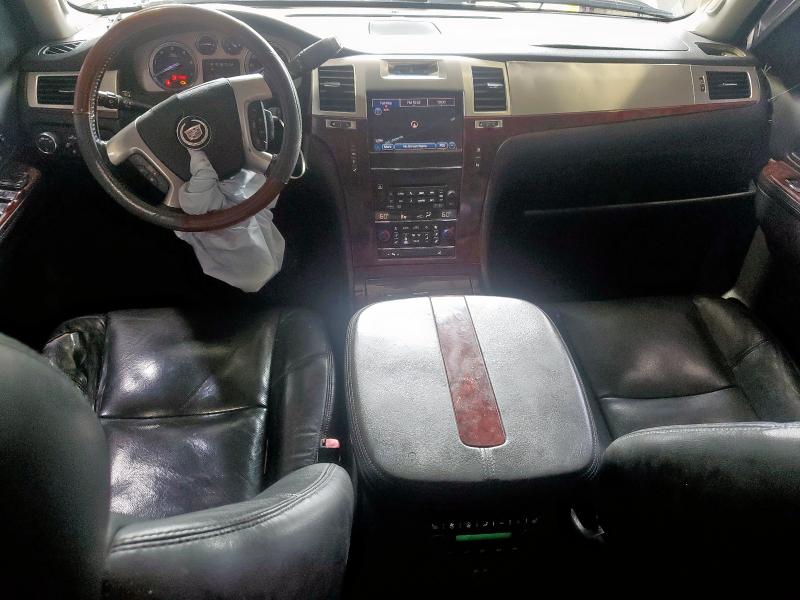 1GYS3JEFXBR134946 - 2011 CADILLAC ESCALADE ESV PREMIUM SILVER photo 8