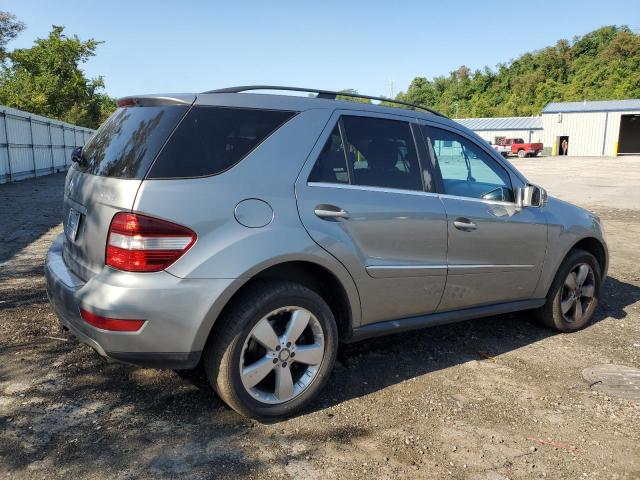 4JGBB8GBXBA670477 - 2011 MERCEDES-BENZ ML 350 4MATIC GRAY photo 3