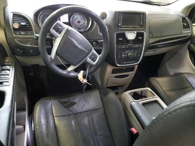 2C4RC1CG9DR647456 - 2013 CHRYSLER TOWN & COU TOURING L RED photo 8