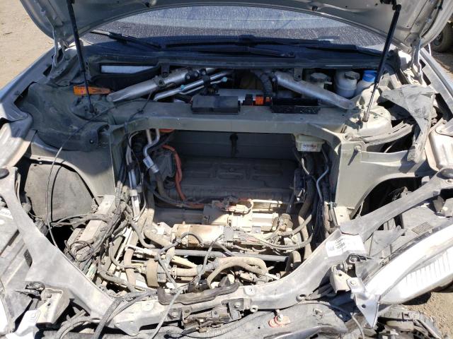 5YJSA1DP8DFP04232 - 2013 TESLA MODEL S Silber Foto 11