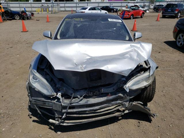 5YJSA1DP8DFP04232 - 2013 TESLA MODEL S Silber Foto 5