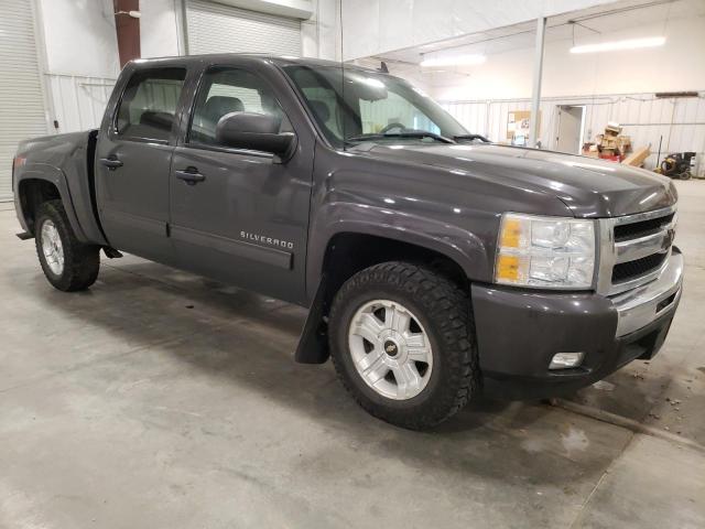 3GCPKSE37BG303783 - 2011 CHEVROLET 1500 SILVE K1500 LT GRAY photo 4