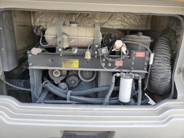 4UZAAHBS82CJ90495 - 2002 FREIGHTLINER CHASSIS X LINE MOTOR HOME TAN photo 7