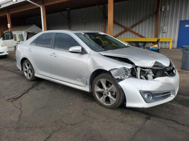 4T1BK1FK9DU536487 - 2013 TOYOTA CAMRY SE Gümüş foto 4