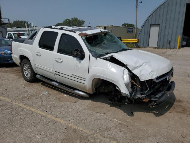 3GNTKFE37BG409129 - 2011 CHEVROLET AVALANCHE LT WHITE photo 4