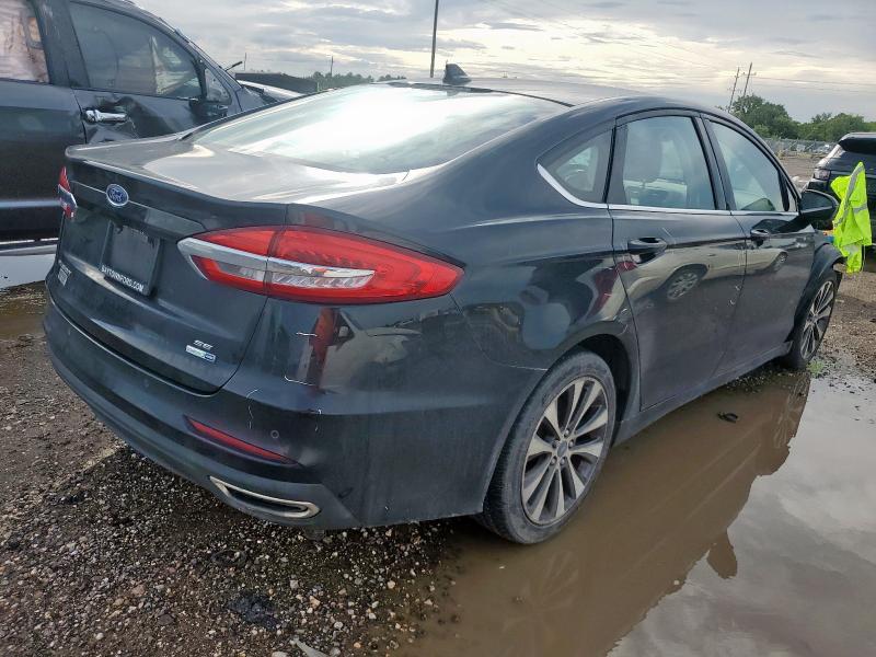 3FA6P0T9XKR264769 - 2019 FORD FUSION SE BLACK photo 3