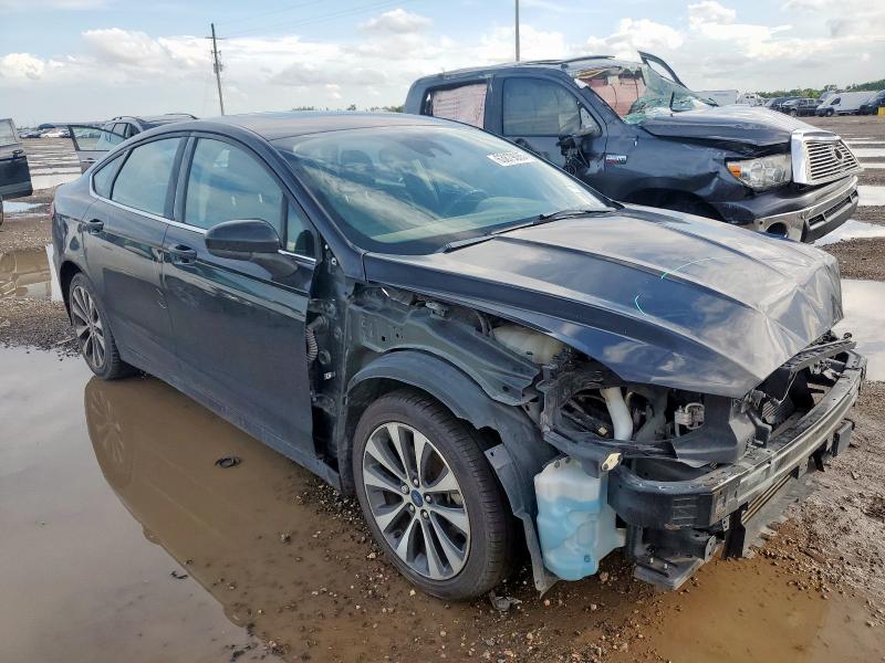 3FA6P0T9XKR264769 - 2019 FORD FUSION SE BLACK photo 4