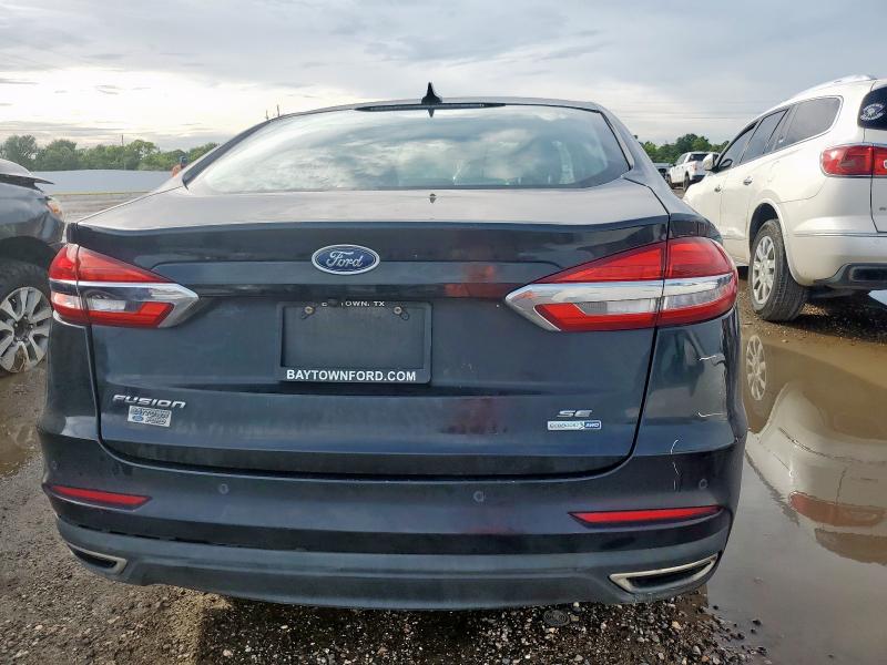 3FA6P0T9XKR264769 - 2019 FORD FUSION SE BLACK photo 6