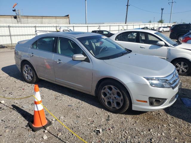 3FAHP0HA9AR186009 - 2010 FORD FUSION SE SILVER photo 4