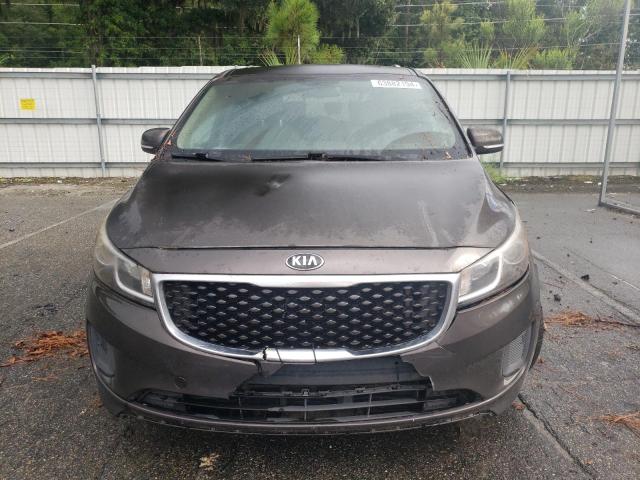 KNDMB5C18G6084301 - 2016 KIA SEDONA LX BROWN photo 5