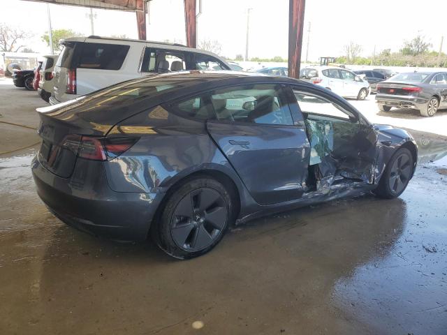 5YJ3E1EA3PF435595 - 2023 TESLA MODEL 3 GRAY photo 3