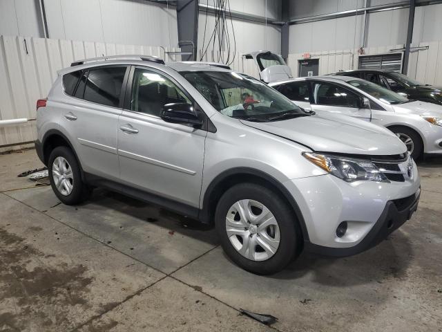 JTMBFREV9FJ015339 - 2015 TOYOTA RAV4 LE SILVER photo 4