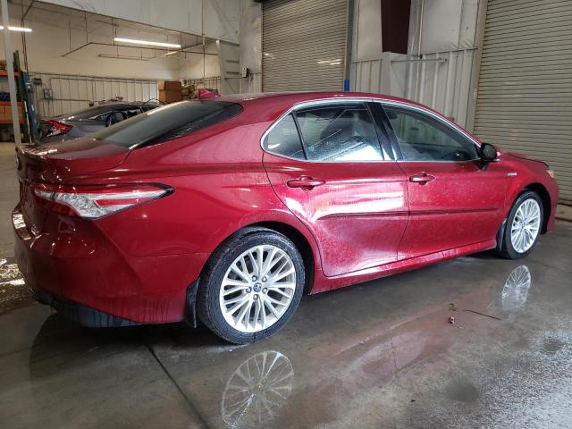 4T1F31AK2LU529501 - 2020 TOYOTA CAMRY XLE MAROON photo 3