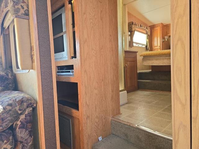 1UJCJ02P641LS0203 - 2004 JAYC TRAVEL TRL თეთრი ფოტო 5