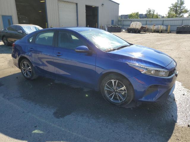 3KPF24AD6PE612556 - 2023 KIA FORTE LX BLUE photo 4