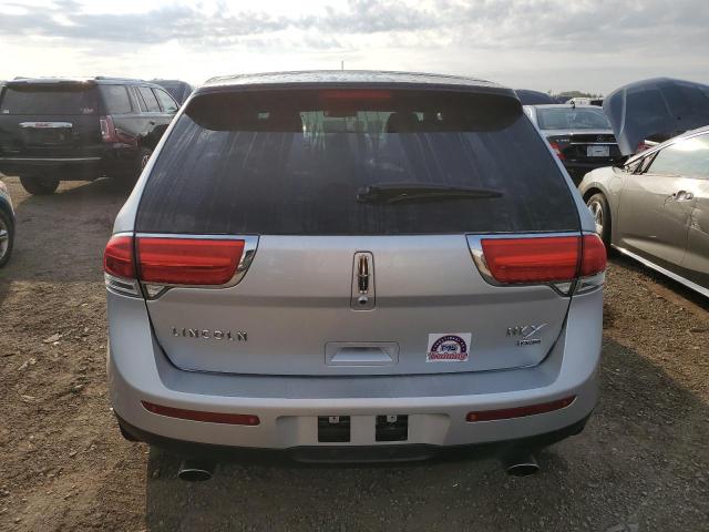 2LMDJ8JK9DBL12755 - 2013 LINCOLN MKX SILVER photo 6