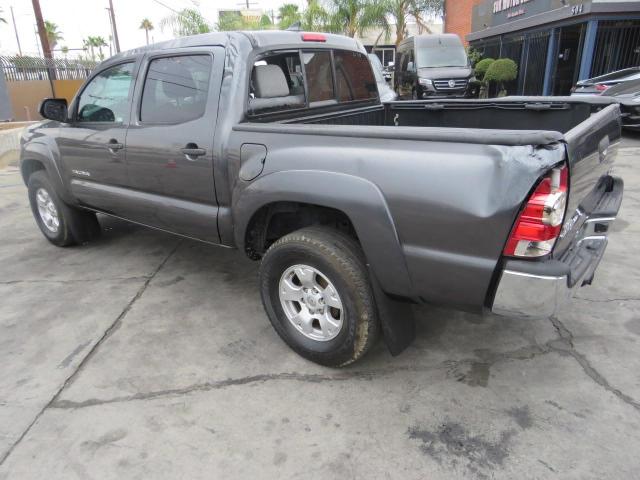 3TMJU4GN4FM177643 - 2015 TOYOTA TACOMA DOUBLE CAB PRERUNNER GRAY photo 4