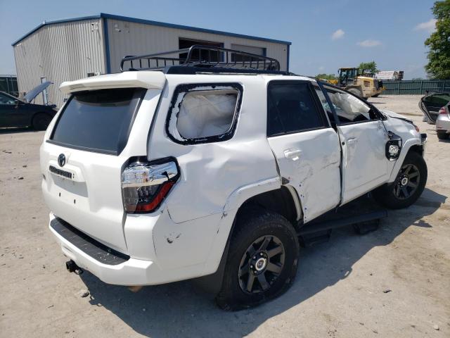 JTETU5JR6N6058769 - 2022 TOYOTA 4RUNNER TRAIL WHITE photo 3