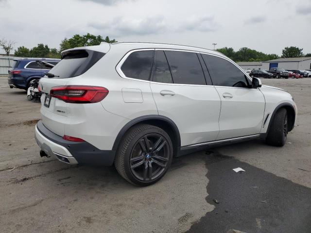 5UXCR6C52KLL36410 - 2019 BMW X5 XDRIVE40I WHITE photo 3