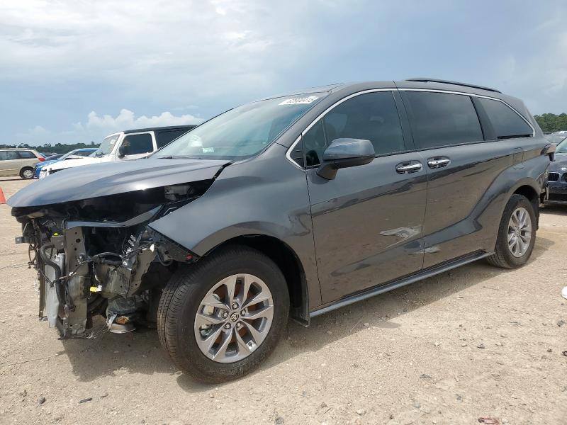 2025 TOYOTA SIENNA XLE, null